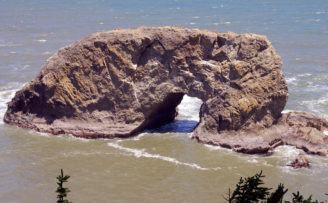 俄勒冈海岸外的岩层